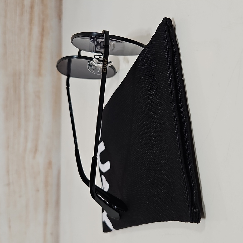 Quay Australia Loop Me In Black Dark Black Round Sunglasses - Picture 7 of 10
